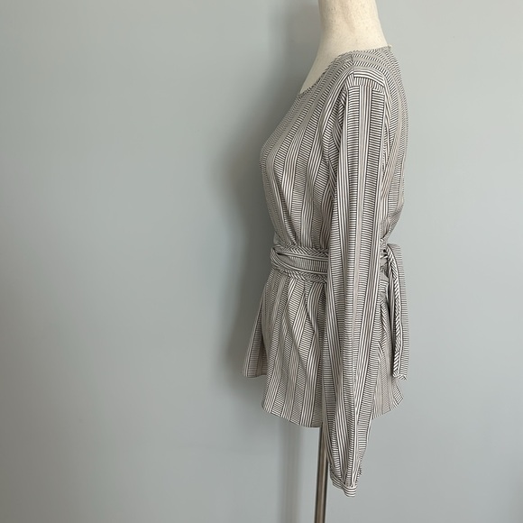 Ann Taylor long Sleeve Striped Tie Waist Blouse‎ Size Small EUC - Picture 4 of 7